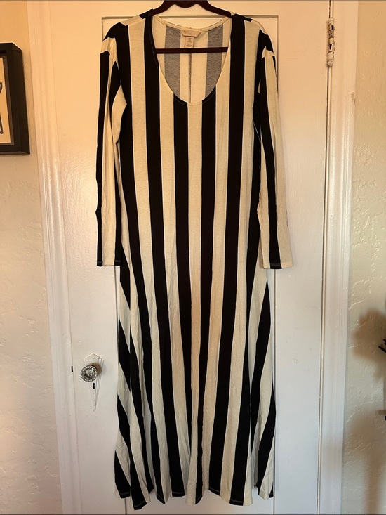 H&M Dresses & Skirts - H&M Black and White Vertical-Stripe Long Sleeve Maxi Dress Size Medium